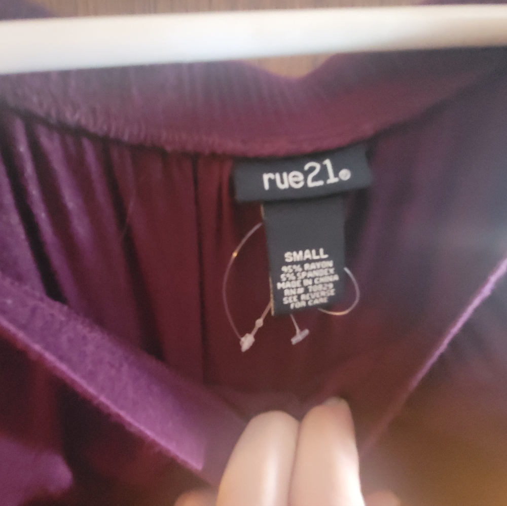 New Rue21 Off Shoulder Blouse Size Small